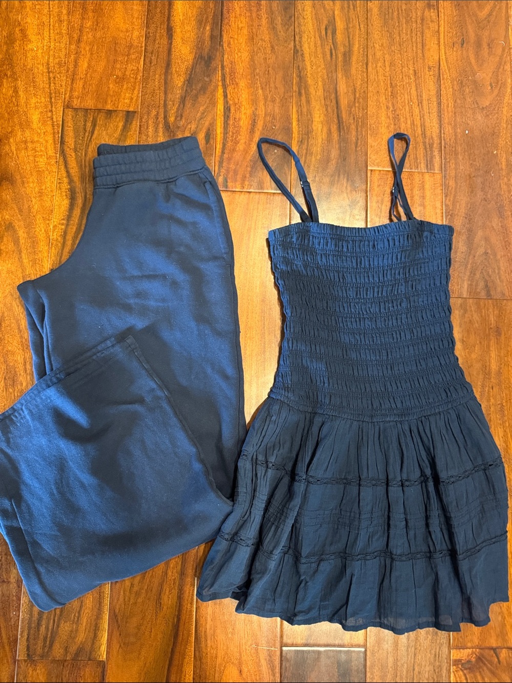 Navy Hollister Lot. XXS sweats and XS dress